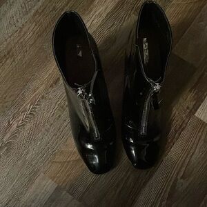 Tahari, black patent leather booties with zipper. Good used condition. Size 8.5.